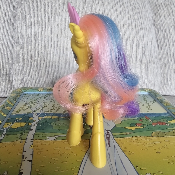♡ My Little Pony G4 Princess Gold Lily MLP Toy ♡ - Picture 7 of 12